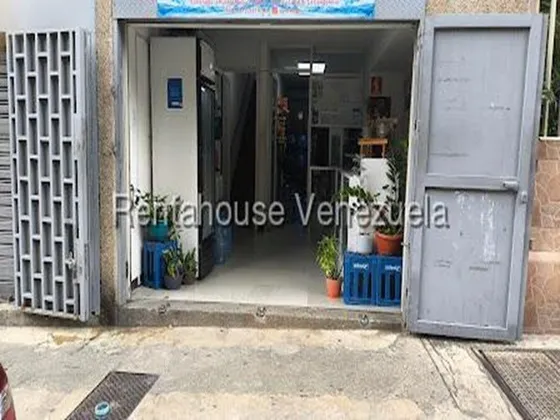 Se Ofrece En Alquiler Estrategico Local Comercial A Pie De Calle Ubicado En La Parroquia Candelaria
