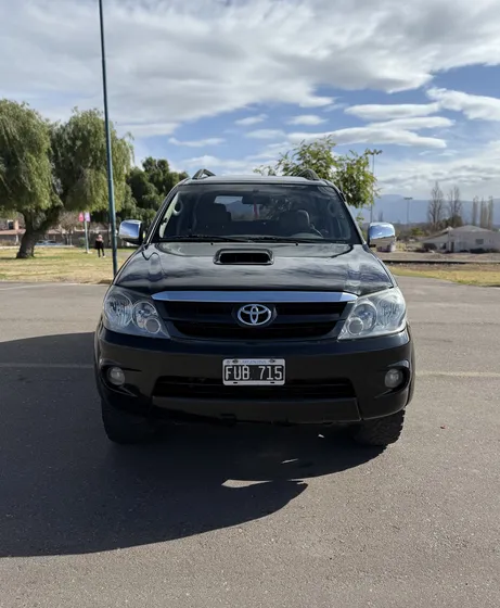 Toyota Hilux Sw4 3.0 Srv Cuero 4x4