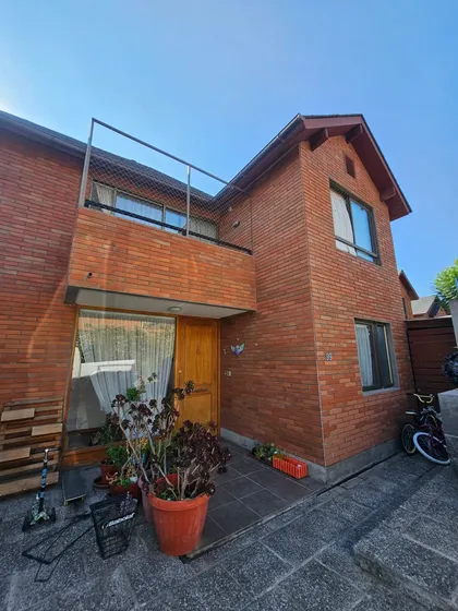 Casa En Venta Con Piscina En Las Pircas, Peñalolén
