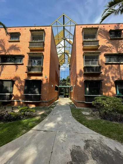 Se Vende Apartamento Duplex Con Financiamiento En Mañongo