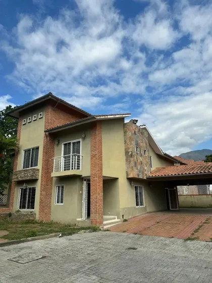 Clientes Directos Mer. Acogedora Y Amplia Villa O Casa En Venta Con Buenos Acabados En El Conj. Resd. Villa De San Diego Country Club De Dos Niveles San Diego Carabobo. Eb
