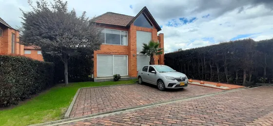 Venta De Casa Con Amplia Zona Verde En Chía