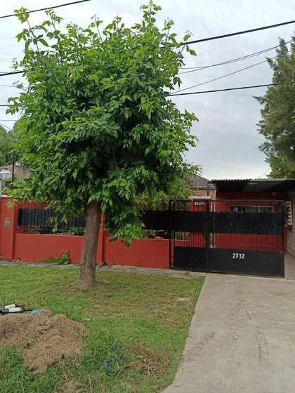 Casa En Venta - 4 Dormitorios 3 Baños - 600mts2 - Manuel B. Gonnet