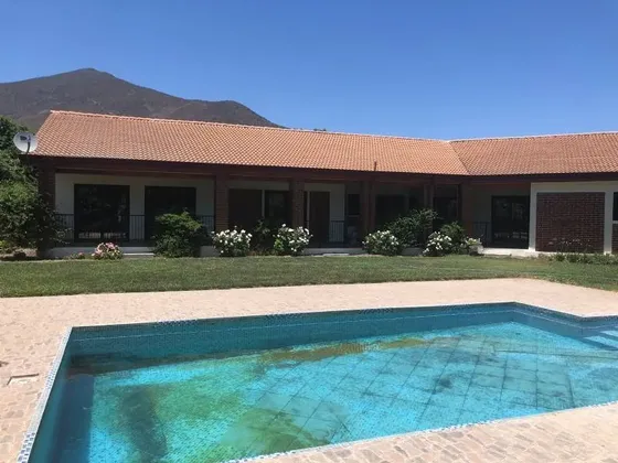 Se Vende Casa Con Amplio Terreno En Quillota