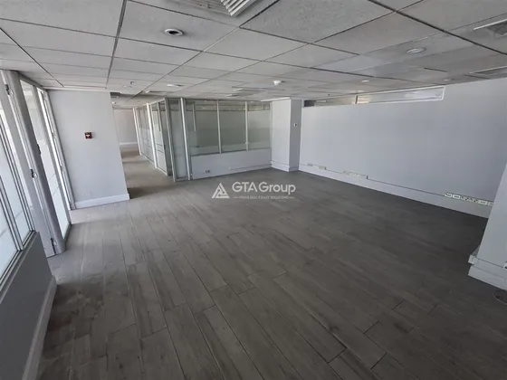 Arriendo Oficina 423 M2. Tradicional Edificio El Golf