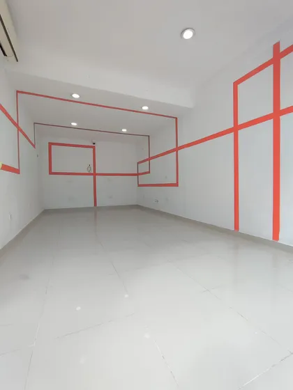Local En Arriendo En Niza. Cod A29267