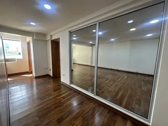 Oficina Comercial 8p+3b Y Más En Torre Ligure, Concepción