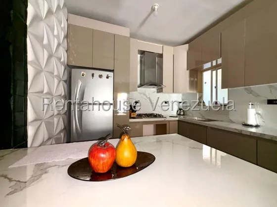 Neyda De Sousa  Vende Casa Duplex En Cabudare Cod  25-16104 Nds