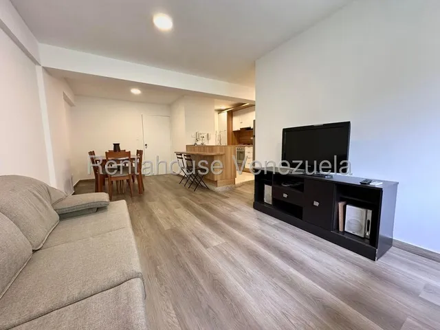 Apartamento Actualizado En Urbanización Miranda  Ideal Para Estudiantes O Ejecutivos___ Rahml ___ 25-22854