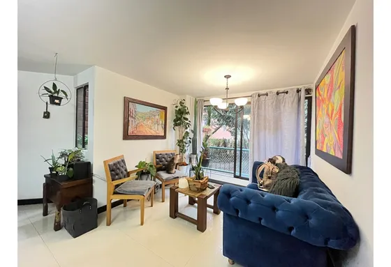 Apartamento En Venta, Loma De Los Bernal, Medellín 