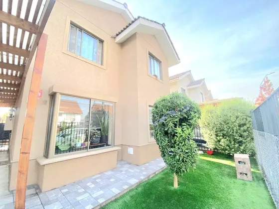 Moderna Casa Con Gran Patio Trasero, Padre Hutado
