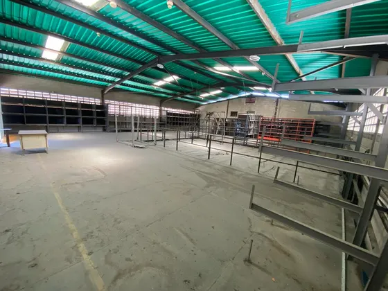 Galpon En Alquiler En San Blas A Una Cuadra De La Av Lara, Ideal Para Ferreterias, Constructoras, Empresas De Transporte Kcl