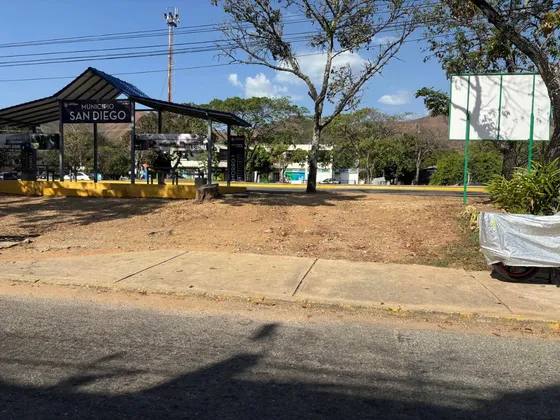 En Alquiler Local Comercial En El Morro 1,av Don Julio Centeno. Cod. 269889