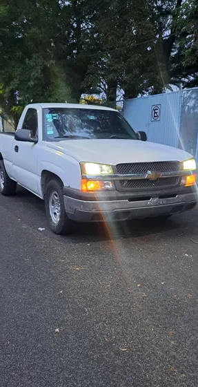 Chevrolet Silverado 1500 5vel 6 Cilindros