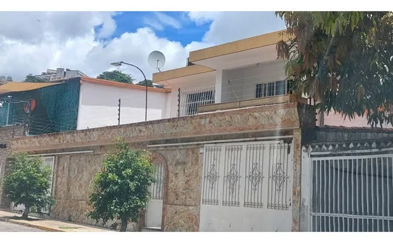 Qta. Colinas De Bello Monte 215 Mt2 En Venta