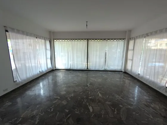Venta Dpto. 5 Ambientes Con Cochera Cubierta. Acepta Permuta