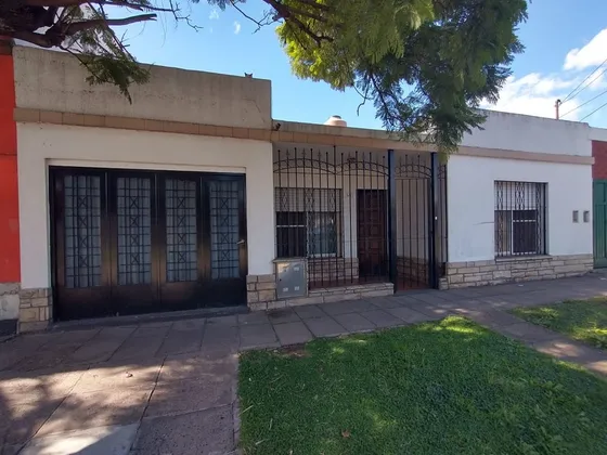 Alquiler Casa 3 Amb Con Patio Y Cochera Ituzaingo