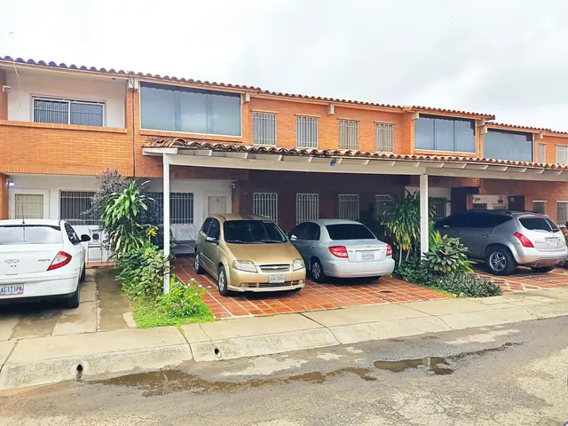 Venta Town House Avenida Atlántico, Urbanización Terrazas Del Atlántico Circuito Cerrado, Puerto Ordaz, Venezuela, Bolivar