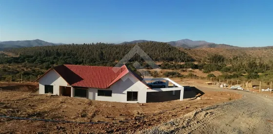 Casona En Venta De 3 Dorm. En Casablanca