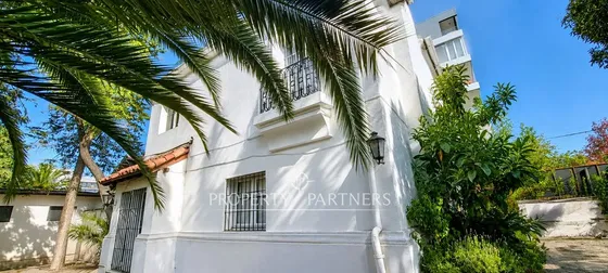 Propiedad Con Amplio Terreno Y Alto Potencial En P...