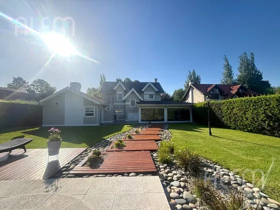 Casa En Excelente Condiciones De Restauracion En Echeverria Del Lago Apto Credito / Permuta