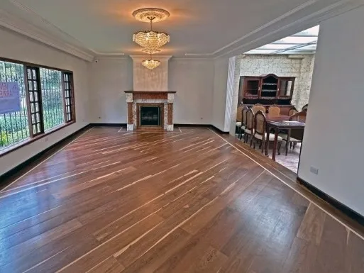 Arriendo Casa Santa Bárbara Bogota Área 540 M2