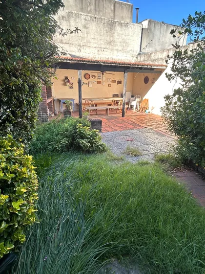 Casa En Pocitos Con Fondo Y Garaje. Brito Del Pino Prox. Libertad. 