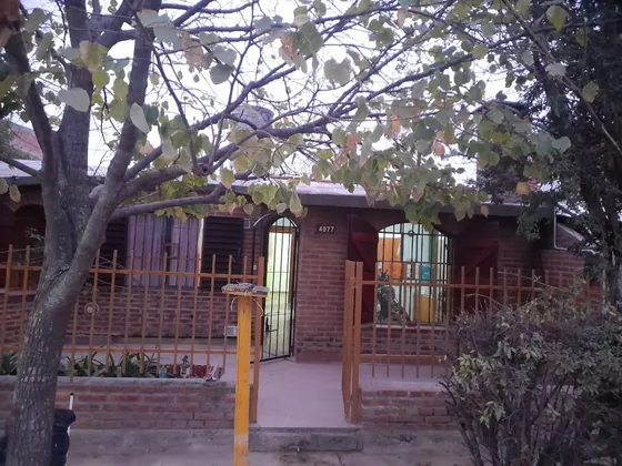 Casa De Tres Dorm. Más Dpto. En Colonia Caroya, Córdoba