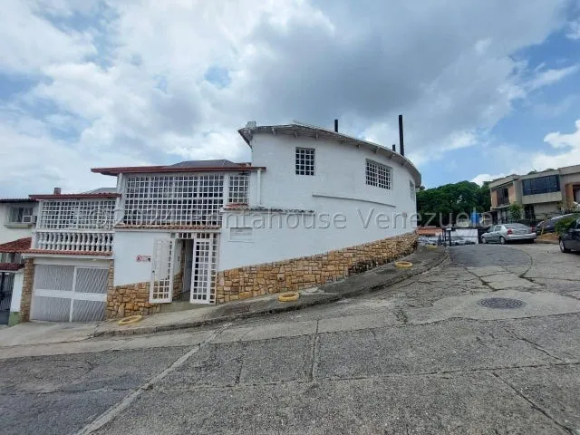 Casa En Venta En El Llanito En Calle Cerrada Con Vigilancia, Excelente Oportunidad De Inversion 25-6765 Jc