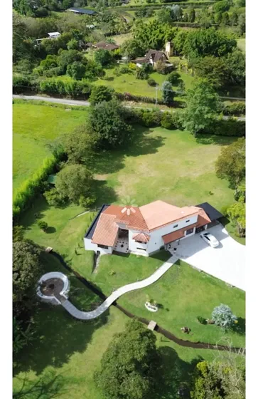 Se Vende Finca Independiente En La Ceja Sector El Yarumo Remodelada