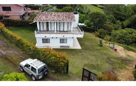 Finca Productiva Con 150 Árboles De Aguacate Produciendo En Marinilla