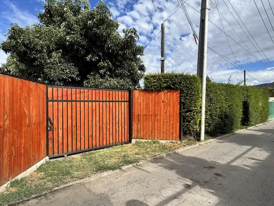 Casa Con Amplio Jardin En Valdivia De Paine