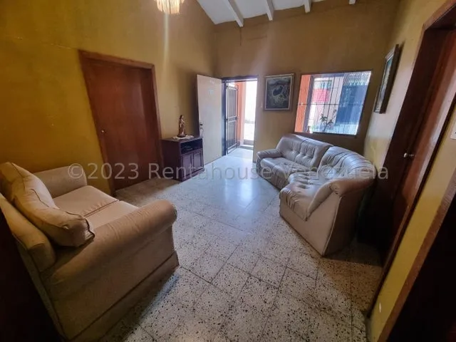 Naudy Escalona Asesor Inmobiliario De Rentahouse Vende Amplia Casa En Zona Centro De Barquisimeto 