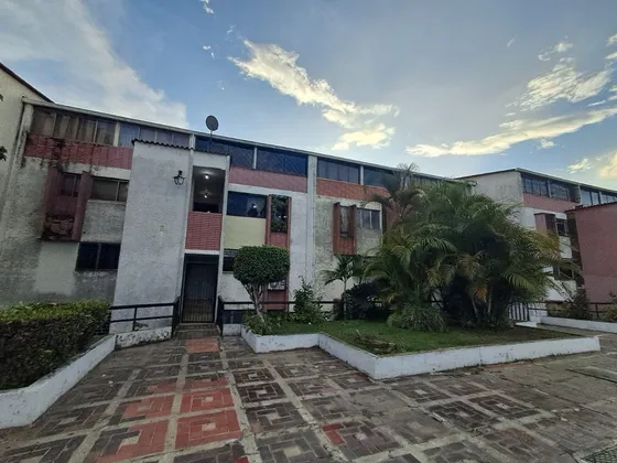 Urbanización Rosalito, Amplio Apartamento Con Hermosa Vista