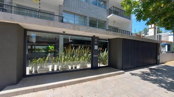 Venta - Departamento 2 Amb. Con Cochera Y Balcón Terraza En Beccar