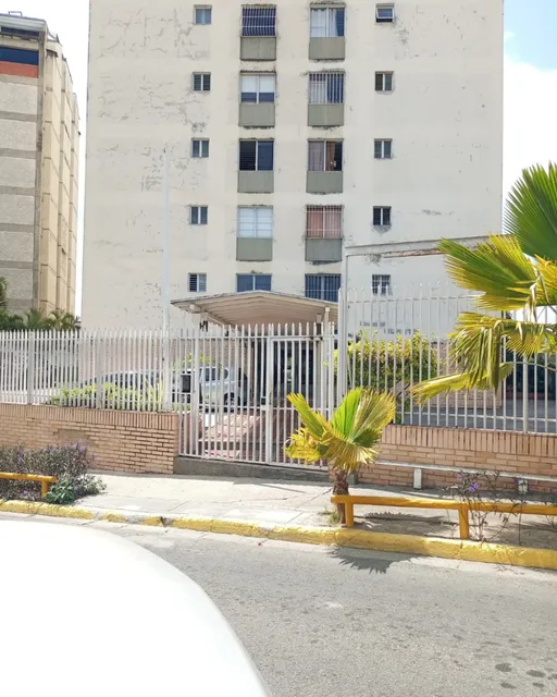 Inmobiliaria Peraig Vende Cómodo Y Funcional Apartamento, Calle Privada, Cerca De Centros Comerciales, Colegio, Clínica, Iglesia, Transporte Publico.
