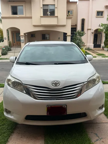 Toyota Sienna Xle Piel At