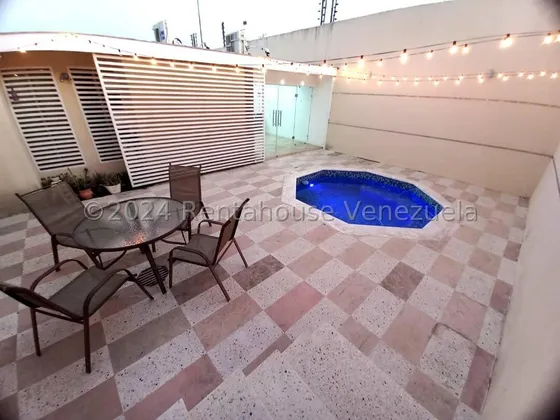  Espaciosa Casa En Venta Completamente Amoblada Ubicada En Urbanización Privada Cerca Del Centro Comercial Ciudad Las Trinitarias Barquisimeto - % #/realiza Inversion Inteligente /* Oportunidad 