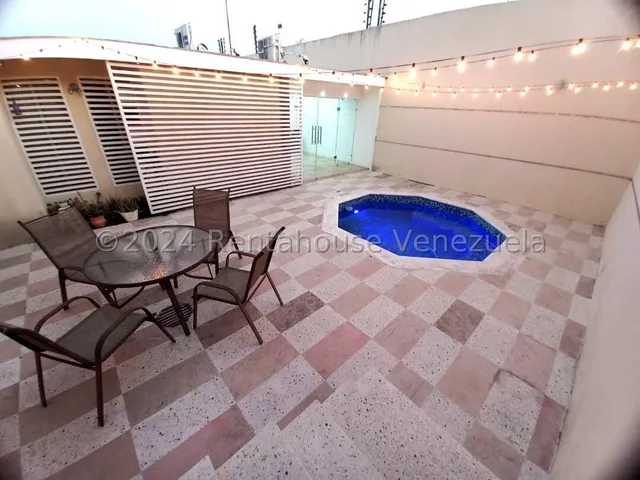  Espaciosa Casa En Venta Completamente Amoblada Ubicada En Urbanización Privada Cerca Del Centro Comercial Ciudad Las Trinitarias Barquisimeto - % #/realiza Inversion Inteligente /* Oportunidad 