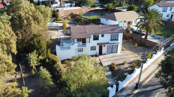 Hermosa Casa Ubicada En Lomas De Lo Aguirre De 1.000 Mts2