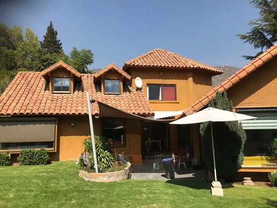 Se Vende Bella Casa En El Arrayan Bella Con Terreno Plano.