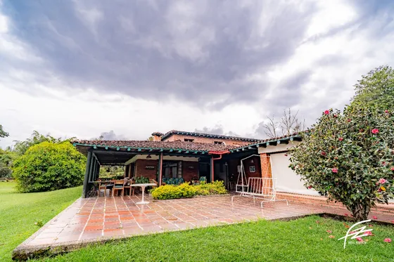 Amplia Casa Campestre En Fizebad, Llanogrande 