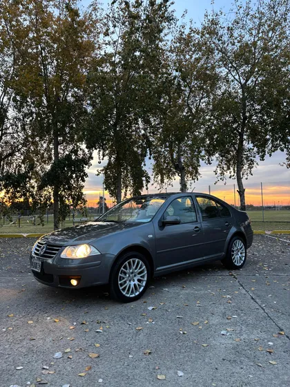 Volkswagen Bora 1.8 Highline T 180cv Cuero