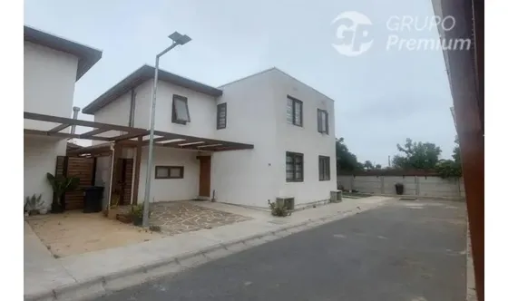 Moderna Y Hermosa Casa En Venta De 3 Dorm. En Limache