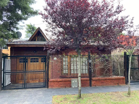 Casa Chalet En Ezeiza Muy Bien Ubicada