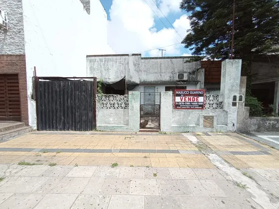 Casa De 3 Ambientes. A Refaccionar!!!