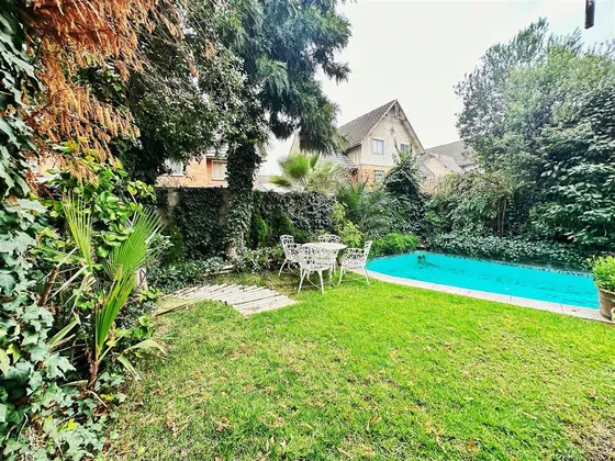 Casa En Venta De 4 Dorm. En Huechuraba