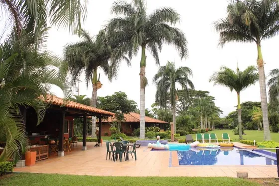 Se Vende Increíble Finca Con Piscina 5.049 M2 De Terreno Rozo Valle