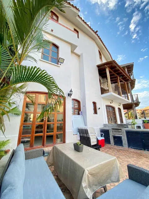 Bello Y Comodo Town House De 3 Hb Mas Muelle En Pueblo Viejo