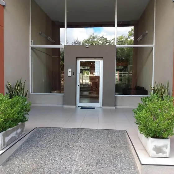 Impecable - 2 Ambientes En Venta - Con Opcion Cochera/as
